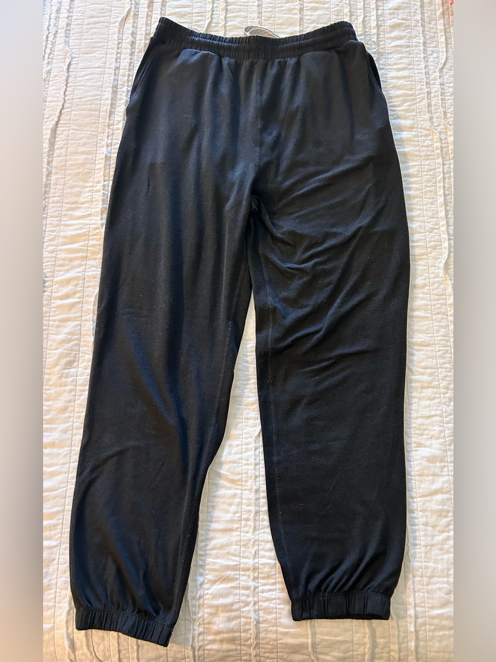 Vuori Black Women’s Joggers with Elastic Cuffs